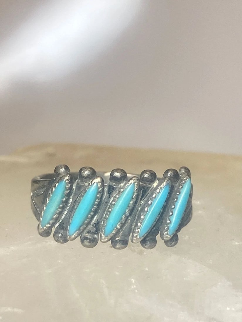 ZUNI RING SIZE 5.50 TURQUOISE BAND PETITE POINT PINKY STERLING SILVER: ZUNI RING SIZE 5.50 TURQUOISE BAND PETITE POINT PINKY STERLING SILVER Zuni ring turquoise band petite point pinky sterling silver Size 5.50 Weight 2.9g Widest part 3/8" Thinnest part 1/8"
