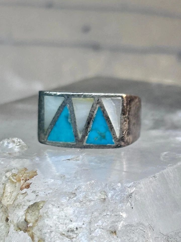 TURQUOISE RING MOTHER OF PEARL BAND SOUTHWEST SIZE 7.25 STERLING SILVER WOMEN ME: TURQUOISE RING MOTHER OF PEARL BAND SOUTHWEST SIZE 7.25 STERLING SILVER WOMEN ME Turquoise Ring mother of pearl band southwest size 7.25 sterling silver women men Size 7.25 Weight 8.7g Length 3/8" Wid