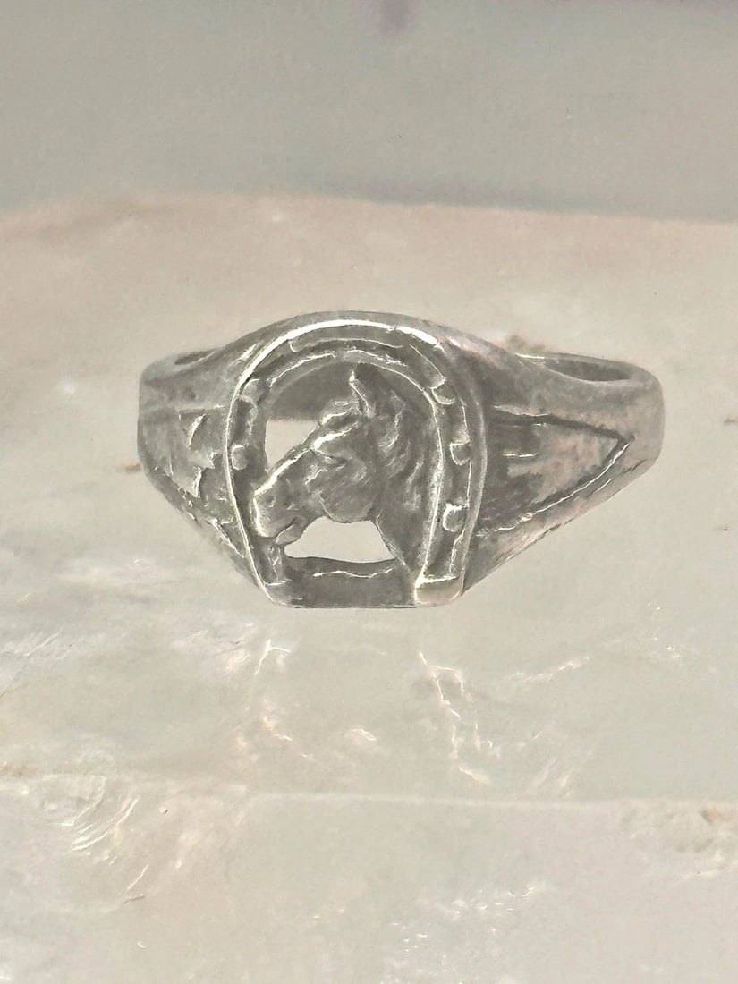 HORSE RING HORSESHOE BAND ARROW SOUTHWEST SIZE 4.2 PINKY COWGIRL STERLING SILVER: HORSE RING HORSESHOE BAND ARROW SOUTHWEST SIZE 4.2 PINKY COWGIRL STERLING SILVER Vintage Horse Ring horseshoe band arrow southwest size 4.2 pinky cowgirl sterling silver women girls Size 4.25 Weight. 