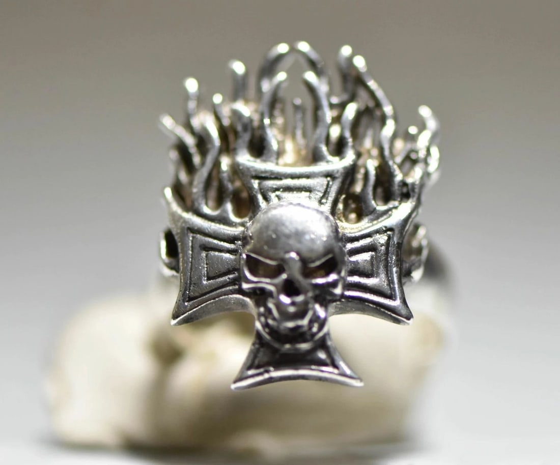 SKULL RING BIKER BAND FLAMES GREEK CROSS STERLING SILVER MEN: SKULL RING BIKER BAND FLAMES GREEK CROSS STERLING SILVER MEN Skull Ring biker band flames Greek Cross sterling silver men Size . 10.50 weight 14.9g Length of front 1 1/4" Width of band . 15/16" Thinne