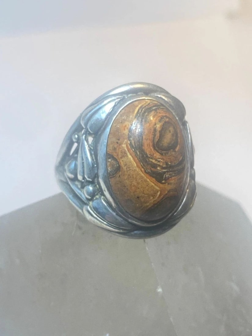 EARTHTONE STONE JASPER?RING SIZE 6.75 STERLING SILVER WOMEN GIRLS: EARTHTONE STONE JASPER?RING SIZE 6.75 STERLING SILVER WOMEN GIRLS Earthtone stone jasper? southwest sterling silver women girls Size 6.75 Weight. 11.2g Length 15/16" Width. 1/2" Thinnest part of band 