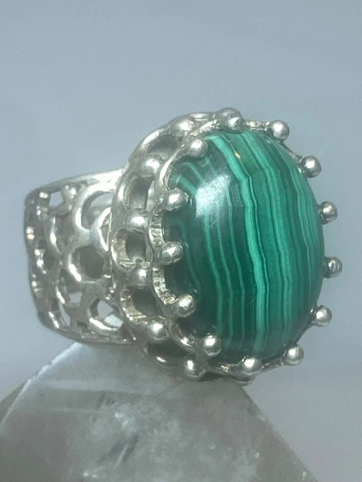 MALACHITE RING SOUTHWEST BOHO BAND STERLING SILVER WOMEN GIRLS: MALACHITE RING SOUTHWEST BOHO BAND STERLING SILVER WOMEN GIRLS Malachite ring southwest boho band sterling silver women girls Size 7.25 Between a size 7.25 and a size 7.50 Weight 13.9g Length. 7/8" Wi