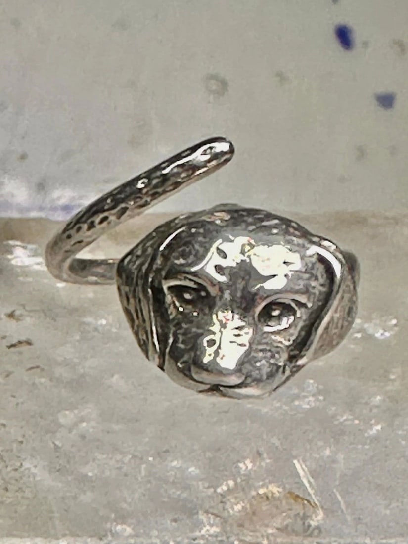 DOG RING PUPPY BAND STERLING SILVER SIZE 7 BOYS GIRLS WOMEN: DOG RING PUPPY BAND STERLING SILVER SIZE 7 BOYS GIRLS WOMEN Dog ring puppy band sterling silver size 7 boys girls women Size 7 Weight 4.2g Width 5/8" Thinnest part of band 1/8"