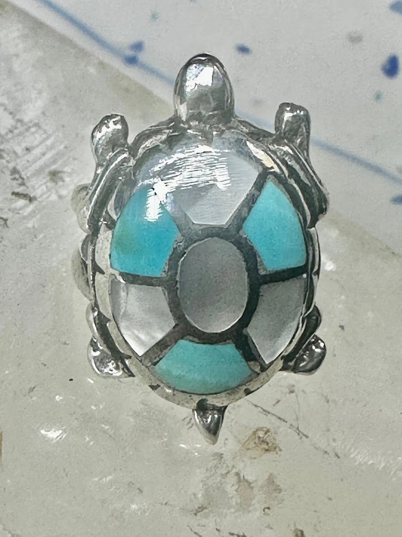 NAVAJO TURTLE RING SIZE 5.50 TURQUOISE MOP STERLING SILVER WOMEN GIRLS: NAVAJO TURTLE RING SIZE 5.50 TURQUOISE MOP STERLING SILVER WOMEN GIRLS Zuni turtle ring size 5.50 turquoise MOP sterling silver women girls Size 5.50 Weight 8.3g Length 1 1/8" Width 5/8" Thinnest part
