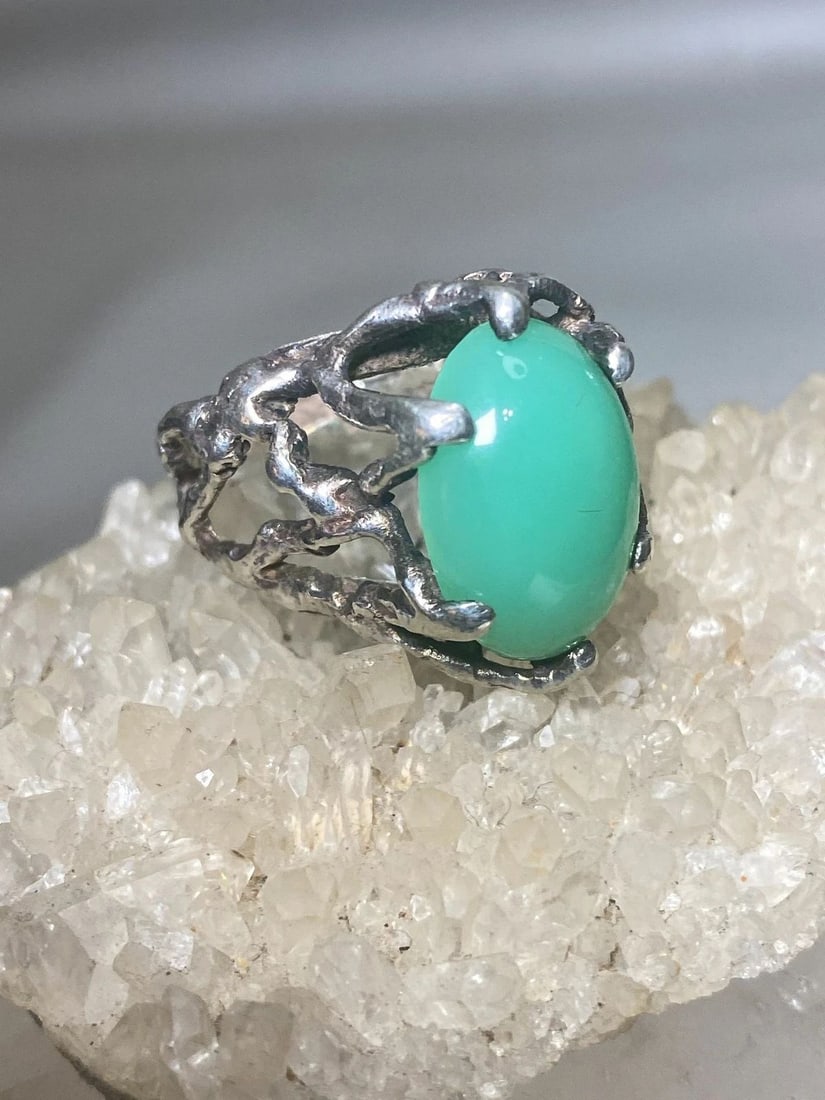 BRUTALIST RING SIZE 5 GREEN STONE SOUTHWEST STERLING SILVER WOMEN: BRUTALIST RING SIZE 5 GREEN STONE SOUTHWEST STERLING SILVER WOMEN Brutalist ring green stone southwest sterling silver women Stone is slightly loose not going anywhere Size 5 Weight. 8.1g length 13/16