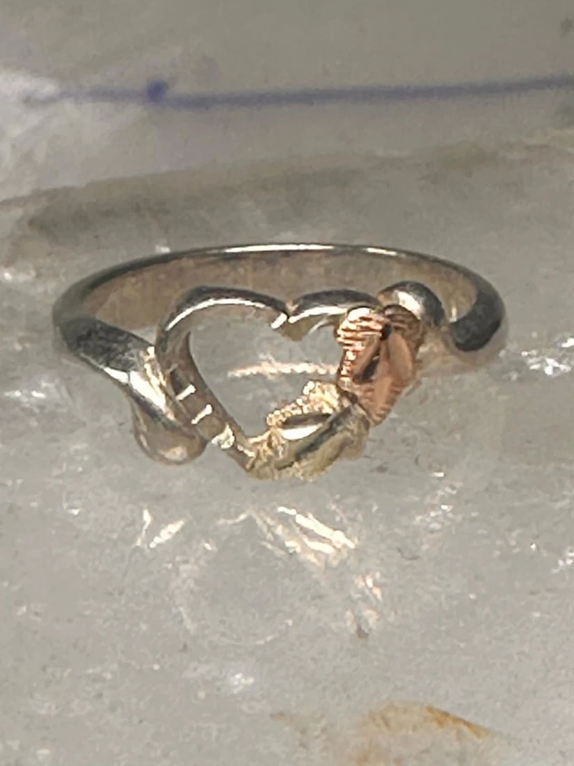 BLACK HILLS GOLD RING HEART BAND LOVE VALENTINE STERLING SILVER WOMEN GIRLS PINK: BLACK HILLS GOLD RING HEART BAND LOVE VALENTINE STERLING SILVER WOMEN GIRLS PINK Black Hills Gold ring Heart band Love Valentine sterling silver women girls pinky Size 2.75 Weight 1.6g Width 7/32" Thi