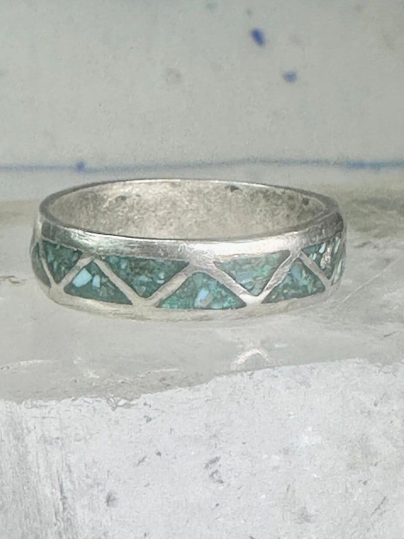 ZUNI TURQUOISE WEDDING RING SIZE 11.75 VINTAGE STERLING SILVER WOMEN MEN: ZUNI TURQUOISE WEDDING RING SIZE 11.75 VINTAGE STERLING SILVER WOMEN MEN Zuni turquoise wedding ring Size 11.75 Vintage sterling silver women men Size 11.75 Between a size 11.75 and a size 12 Weight 4
