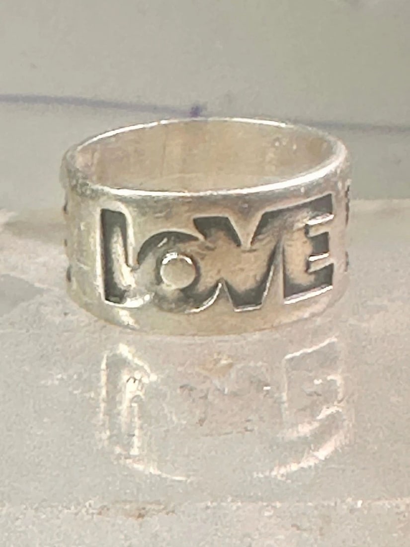 LOVE RING LOVE BAND SIZE 6 BELL TRADING CO LOGO STERLING SILVER WOMEN GIRL 1970: LOVE RING LOVE BAND SIZE 6 BELL TRADING CO LOGO STERLING SILVER WOMEN GIRL 1970 Love ring Love band size 6 Bell trading co logo Sterling Silver women girls Size 6 Weight 5.7g Width 3/8"