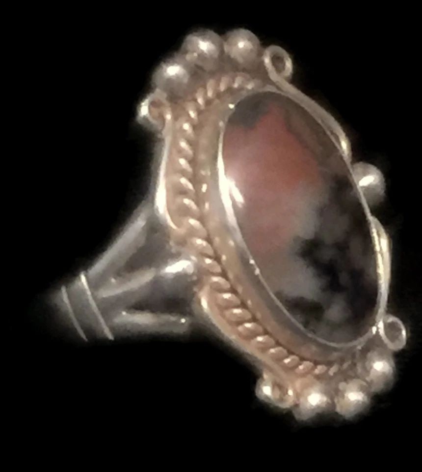 VINTAGE AGATE SILVER SOUTHWEST TRIBAL BOHO RING SIZE 5.75: VINTAGE AGATE SILVER SOUTHWEST TRIBAL BOHO RING SIZE 5.75 Vintage Agate Sterling Silver Ring Southwest Tribal Ring Size 5.75 Weight 7.4g Widest Part of Band 1" Thinnest Part of Band 1/8" Rin