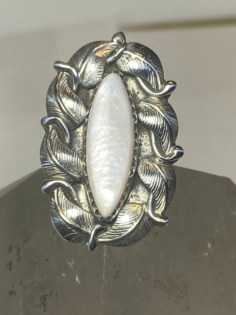 MOTHER OF PEARL RING LONG NAVAJO STERLING SILVER WOMEN GIRLS: MOTHER OF PEARL RING LONG NAVAJO STERLING SILVER WOMEN GIRLS Mother of Pearl ring long Navajo sterling silver women girls Size 4.50 Between a size 4.50 and a size 5 Weight 6.5g Length 1. 1/4" Width 7/