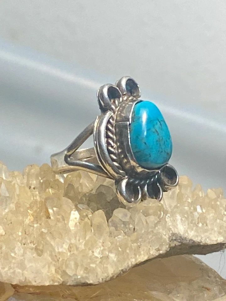 TURQUOISE RING SIZE 6.25 NAVAJO FLOWER SOUTHWEST STERLING SILVER BAND WOMEN GIRL: TURQUOISE RING SIZE 6.25 NAVAJO FLOWER SOUTHWEST STERLING SILVER BAND WOMEN GIRL Turquoise ring Navajo flower sterling silver southwest band women girls Size 6.25 Between a size 6.25 and a size 6.50 W