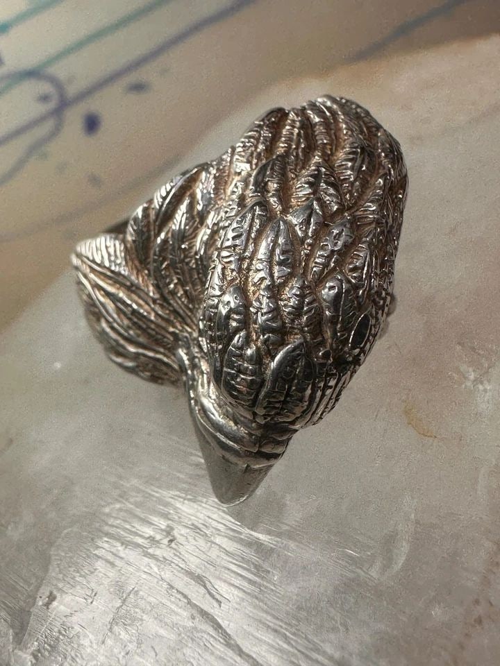 VINTAGE EAGLE RING SIZE 10 STERLING SILVER WOMEN MEN: VINTAGE EAGLE RING SIZE 10 STERLING SILVER WOMEN MEN Vintage Eagle ring size 10 sterling silver women men Size 10 Weight 21.3g Length. 1" Thinnest part of band 3/16"