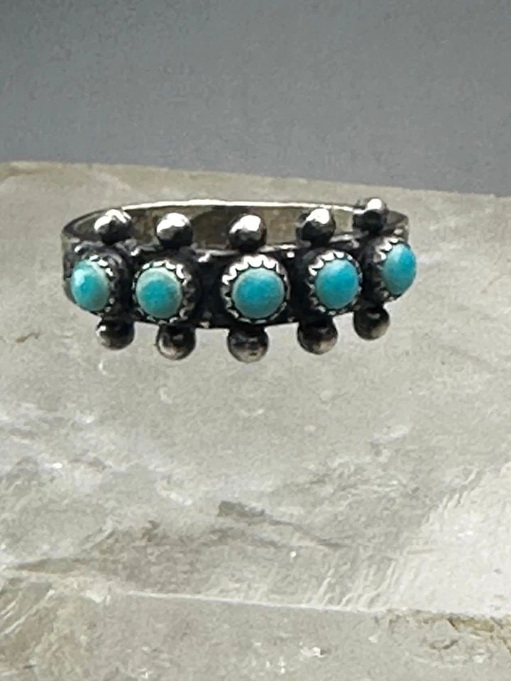 PETITE POINT RING ZUNI ARROWS TURQUOISE BAND SIZE 5 STERLING SILVER WOMEN GIRLS: PETITE POINT RING ZUNI ARROWS TURQUOISE BAND SIZE 5 STERLING SILVER WOMEN GIRLS Petite Point ring Zuni Arrows Turquoise band size 5 sterling silver women girls Size 5 Weight 2.2g Width 1/4" Thinnest p
