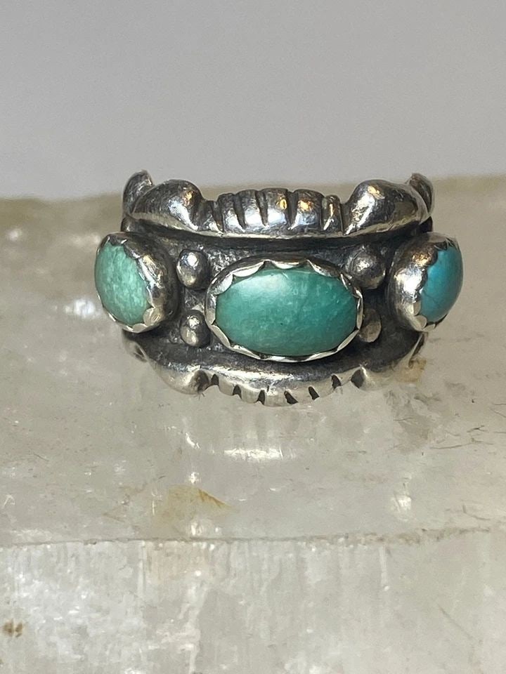 NAVAJO RING SIZE 4.50 TURQUOISE PINKY BAND STERLING SILVER WOMEN: NAVAJO RING SIZE 4.50 TURQUOISE PINKY BAND STERLING SILVER WOMEN Navajo ring turquoise pinky band sterling silver women Size 4.50 Between a size 4.50 and a size 4.75 Weight 6g Width 1/2" Thinnest part