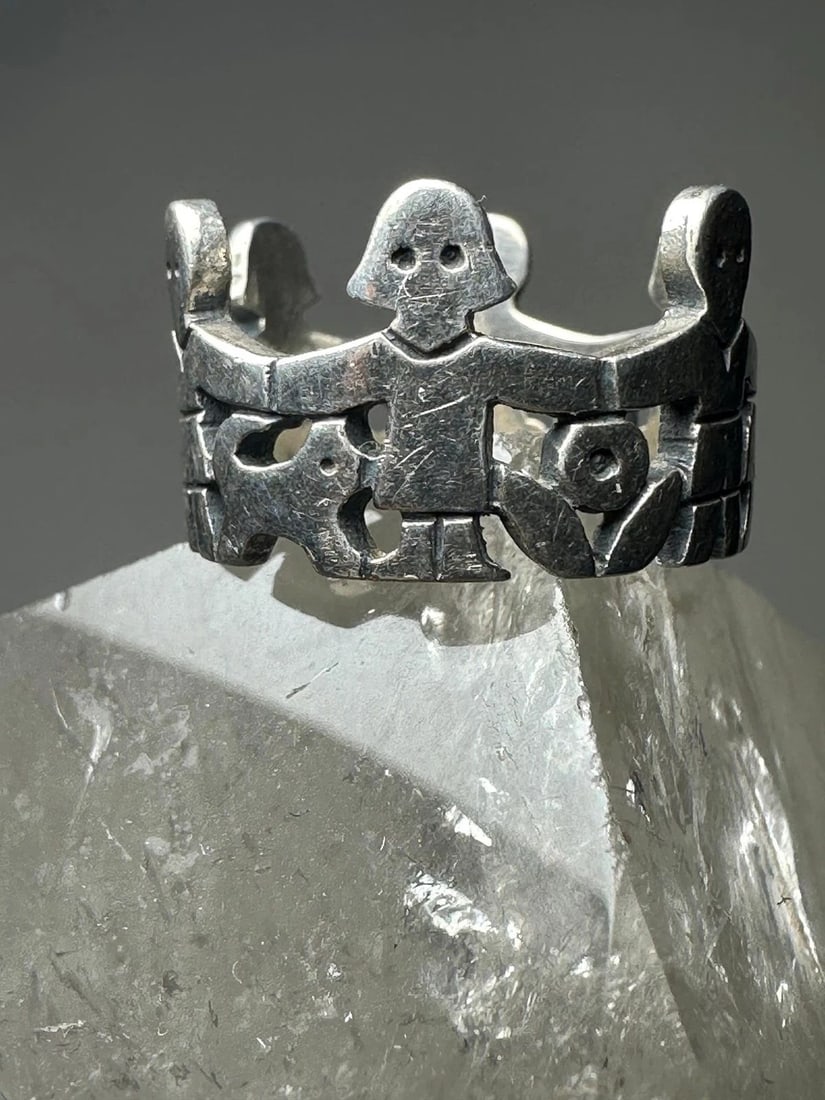 JAMES AVERY RING TEACHER'S GIFT CHILDREN DOG FLORAL BAND SIZE 8 STERLING SILVER: JAMES AVERY RING TEACHER'S GIFT CHILDREN DOG FLORAL BAND SIZE 8 STERLING SILVER James Avery ring Paper Doll teacher's gift children dog floral band size 8 sterling silver women girls Size 4.75 Between