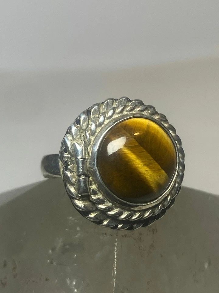 POISON RING TIGER EYE PINKY SOUTHWEST STERLING SILVER GIRLS WOMEN: POISON RING TIGER EYE PINKY SOUTHWEST STERLING SILVER GIRLS WOMEN Poison ring tiger eye pinky southwest sterling silver girls women Size 4.75 Between a size 4.75 and a size 5 Weight 6.7g Length 3/4" W