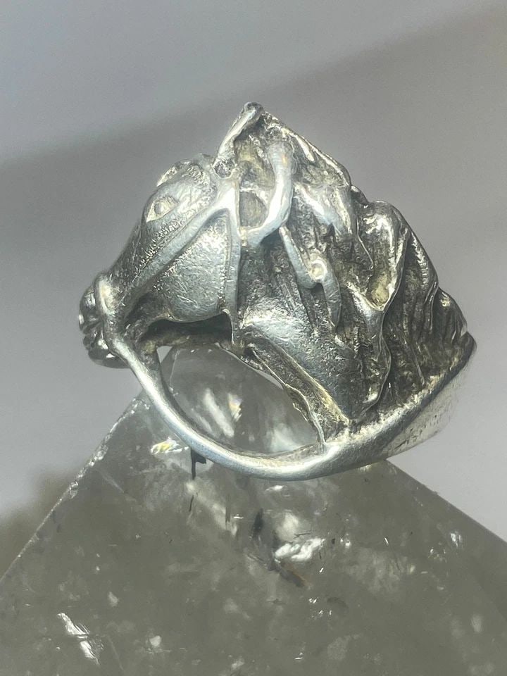 HORSE RING SOUTHWEST BAND COWGIRL WESTERN STERLING SILVER WOMEN GIRLS: HORSE RING SOUTHWEST BAND COWGIRL WESTERN STERLING SILVER WOMEN GIRLS Horse ring southwest band cowgirl western sterling silver women Size 8 Between a size 8 and a size 8.25 Weight 8.6g Widest part 7/