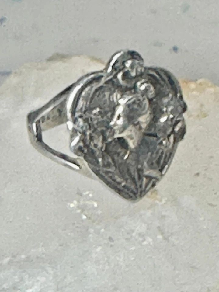 LADY FACE RING FLORAL ART DECO FIGURATIVE SIZE 7 STERLING SILVER WOMEN: LADY FACE RING FLORAL ART DECO FIGURATIVE SIZE 7 STERLING SILVER WOMEN Lady face ring Floral Art Deco figurative size 7 sterling silver women Size 7 Weight 10.3g Length 7/8" Width 7/8" Band in Back 5/