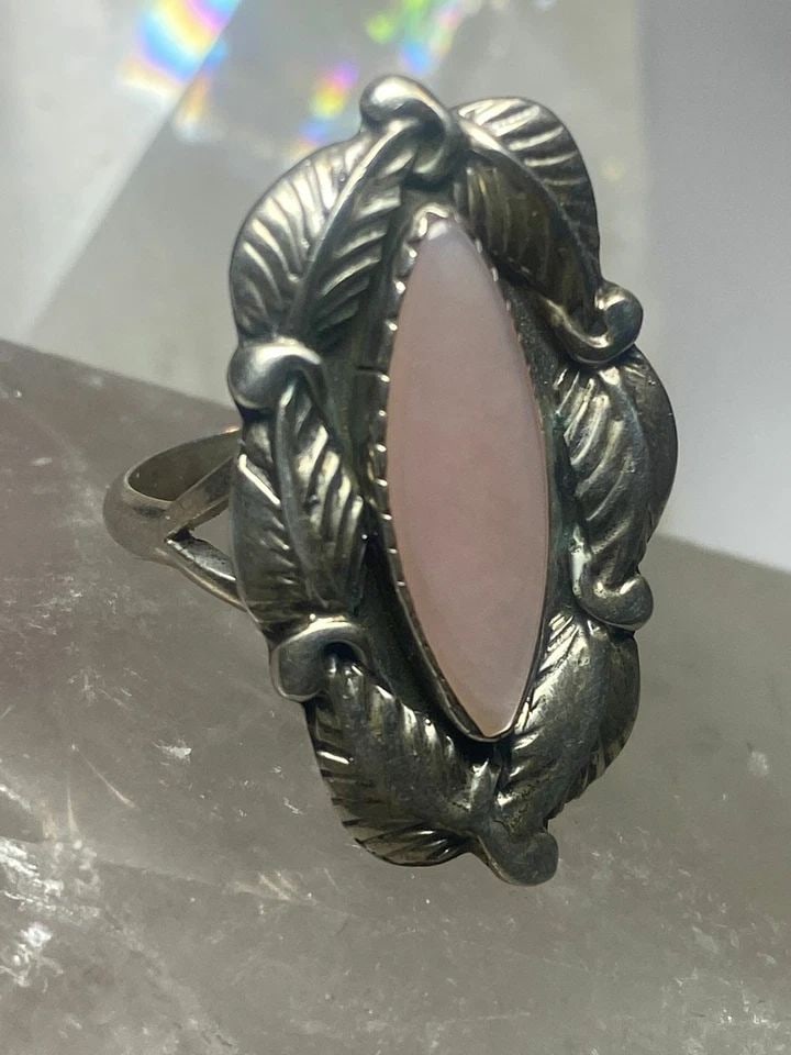 LONG MOTHER OF PEARL RING LEAVES NAVAJO STERLING SILVER WOMEN GIRLS: LONG MOTHER OF PEARL RING LEAVES NAVAJO STERLING SILVER WOMEN GIRLS long mother of pearl ring leaves Navajo sterling silver women girls Size 6 Weight 4.9g Length. 1 1/4" Width. 5/8" Thinnest part 1/8"
