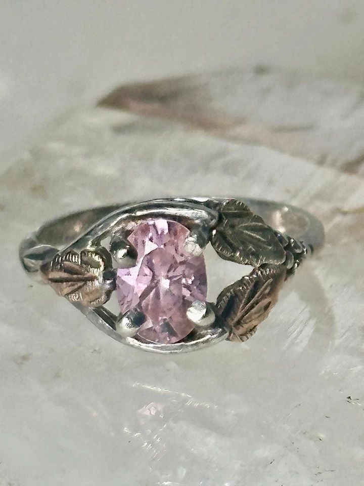 BLACK HILLS GOLD RING PINK ICE LEAVES BAND SIZE 5 STERLING SILVER WOMEN GIRLS: BLACK HILLS GOLD RING PINK ICE LEAVES BAND SIZE 5 STERLING SILVER WOMEN GIRLS Black Hills Gold ring pink ice leaves band size 5 sterling silver women girls Size 5 Weight 2.2g Width 5/16" Thinnest part
