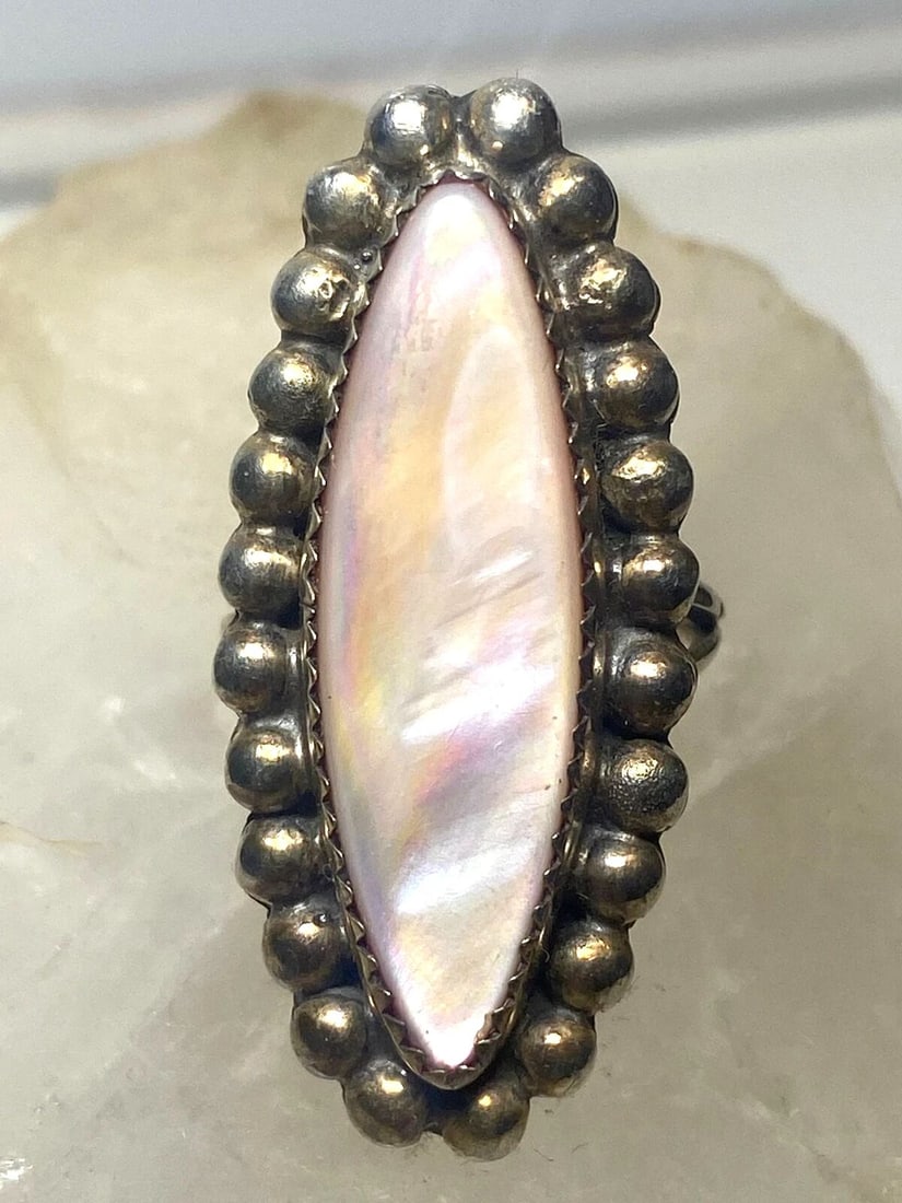 MOTHER OF PEARL RING SIZE 6 SOUTHWEST NAVAJO STERLING SILVER WOMEN GIRLS: MOTHER OF PEARL RING SIZE 6 SOUTHWEST NAVAJO STERLING SILVER WOMEN GIRLS Mother of Pearl ring southwest Navajo size 6 sterling silver women girls Size 6 Weight 9.2g Length 1 1/2" Width. 3/4" Thinnest 