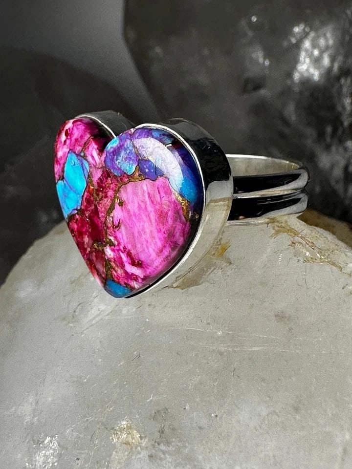 HEART RING MOHAVE TURQUOISE LOVE VALENTINE SIZE 8 ADJ STERLING SILVER WOMEN: HEART RING MOHAVE TURQUOISE LOVE VALENTINE SIZE 8 ADJ STERLING SILVER WOMEN Heart ring Mohave Turquoise Love Valentine size 8 adj sterling silver women Size 8 adjustable Weight. 8.5g Length 3/4" Width