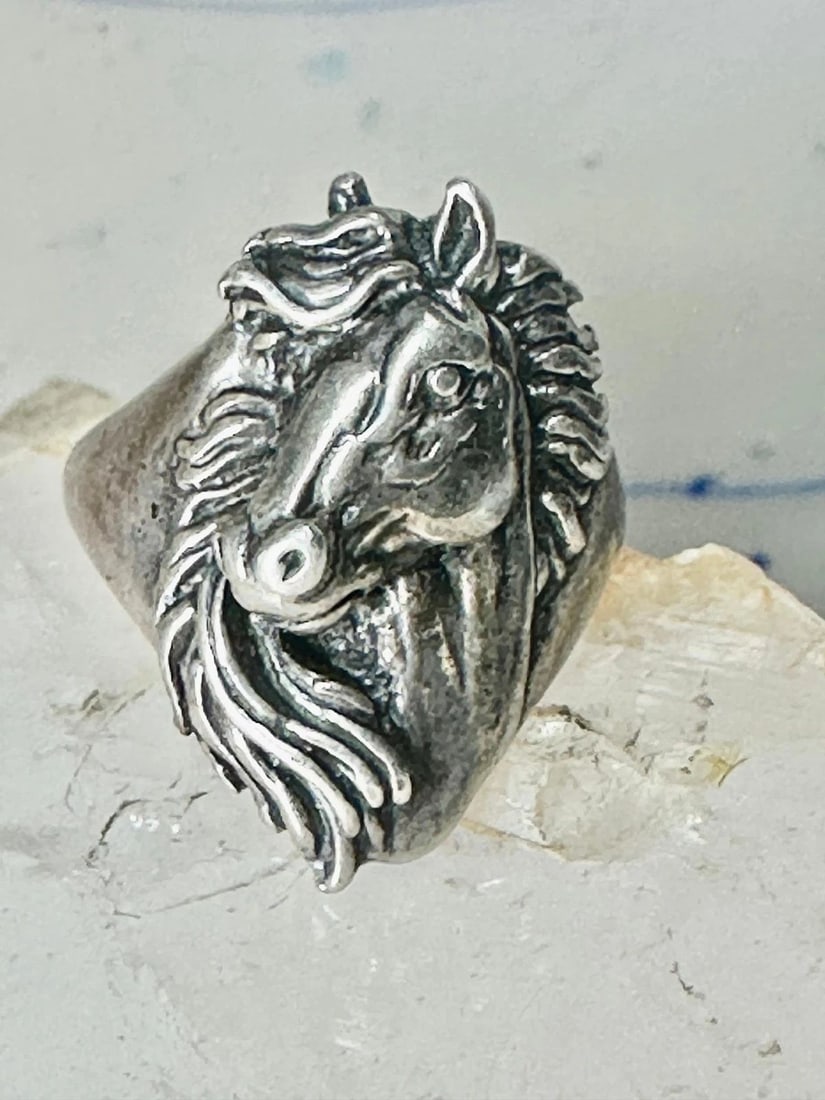 HORSE RING SOUTHWEST COWGIRL BAND SIZE 5.75 STERLING SILVER WOMEN GIRLS: HORSE RING SOUTHWEST COWGIRL BAND SIZE 5.75 STERLING SILVER WOMEN GIRLS Horse ring southwest cowgirl band size 5.75 sterling silver women girls Size 5.75 Weight 7.5g Width 7/8" Band in Back 1/8"
