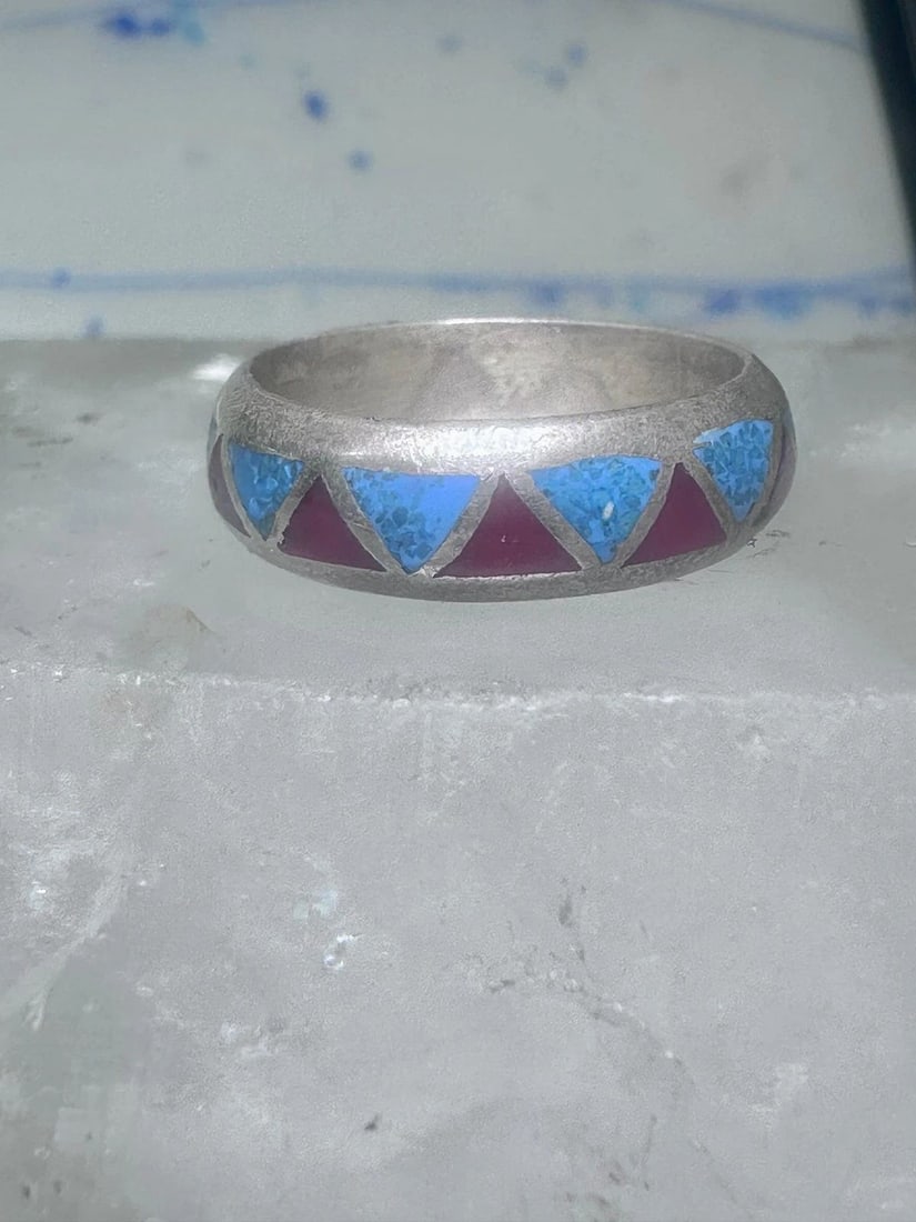 ZUNI RING WEDDING BAND STERLING SILVER TURQUOISE CORAL CHIPS SIZE 7.5 MEN WOMEN: ZUNI RING WEDDING BAND STERLING SILVER TURQUOISE CORAL CHIPS SIZE 7.5 MEN WOMEN Zuni ring wedding band sterling silver turquoise coral chips size 7.5 men women Size 7.50 Between a wsze 7.50 and a size