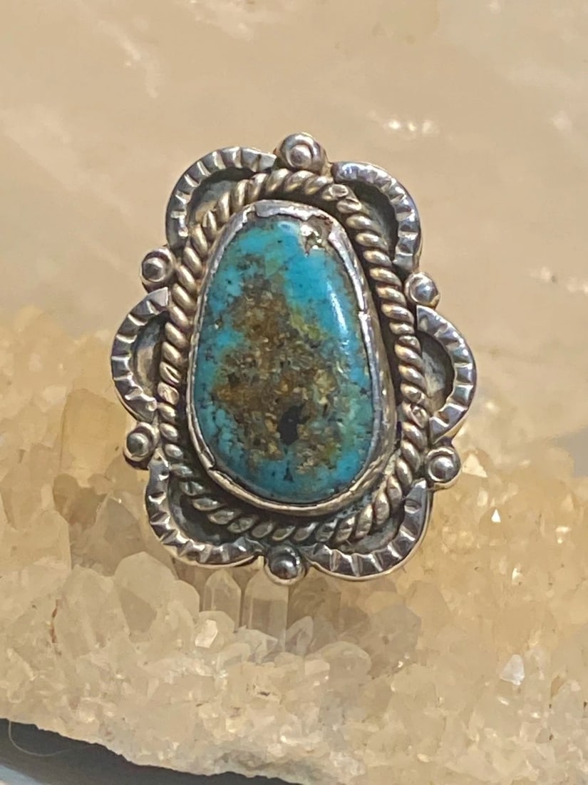 TURQUOISE RING SIZE 7.50 NAVAJO SOUTHWEST STERLING SILVER WOMEN: TURQUOISE RING SIZE 7.50 NAVAJO SOUTHWEST STERLING SILVER WOMEN Turquoise Ring Navajo southwest sterling silver women Size 7.50 Between a size 7.50 and a size 7.75 Weight 8.2g Length 1" Width. 7/8" Th