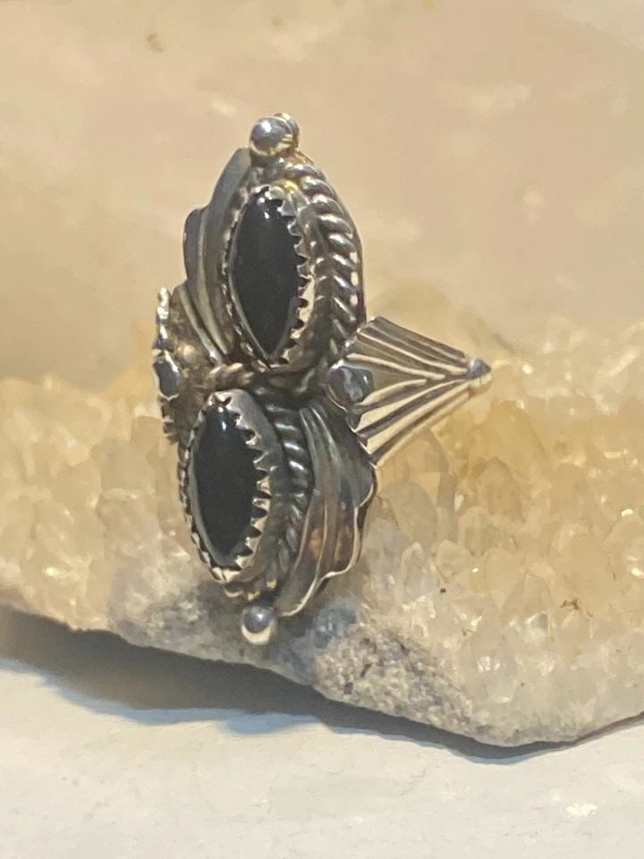 ONYX RING SIZE 5 LONG NAVAJO SOUTHWEST STERLING SILVER WOMEN: ONYX RING SIZE 5 LONG NAVAJO SOUTHWEST STERLING SILVER WOMEN Onyx Ring long Navajo southwest sterling silver women Size 5 Weight 6.8g Length 1 1/4" Width. 5/8" Thinnest part of band 1/8"