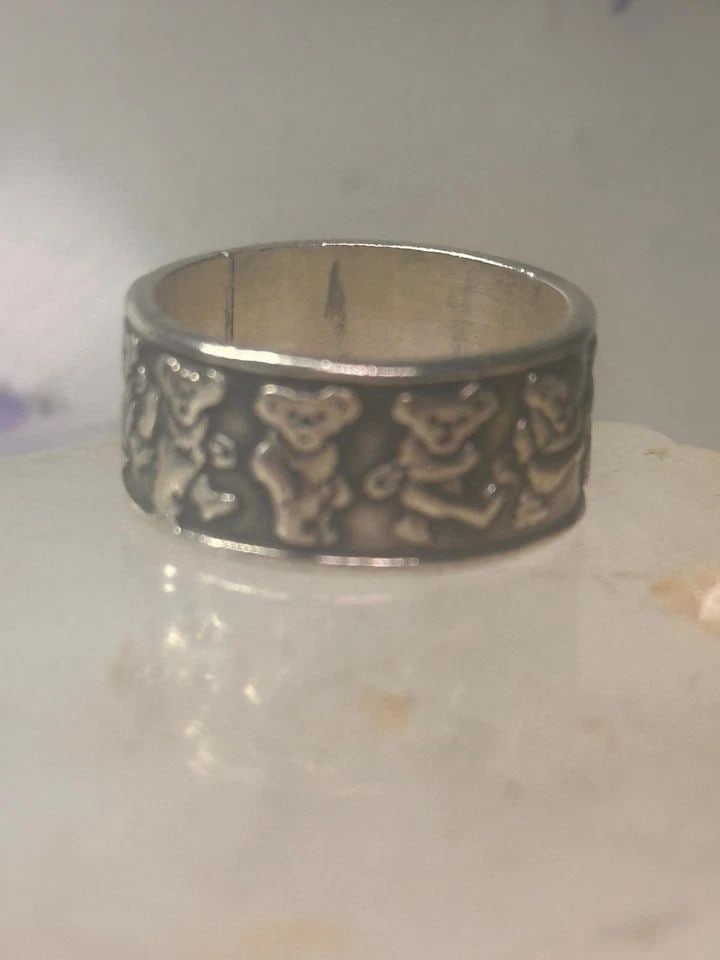 MARCHING BEARS RING BEAR BAND SIZE 7.75 MEXICO STERLING SILVER MEN WOMEN: MARCHING BEARS RING BEAR BAND SIZE 7.75 MEXICO STERLING SILVER MEN WOMEN Marching Bears ring Bear band size 7.75 Mexico sterling silver men women Size 7.75 Between a size 7.75 and a size 8 Weight 7.2g