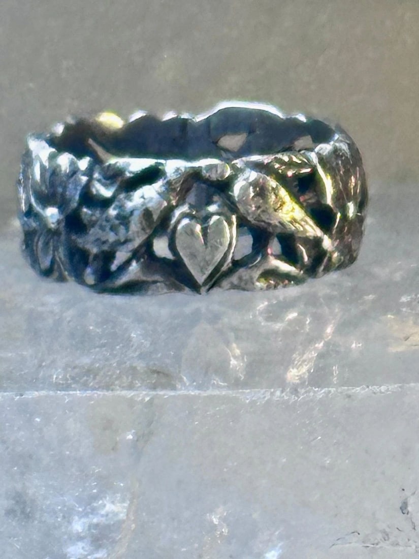 BIRD RING HEART DOVE BAND VALENTINE LOVE HEART SIZE 5 STERLING SILVER WOMEN GIRL: BIRD RING HEART DOVE BAND VALENTINE LOVE HEART SIZE 5 STERLING SILVER WOMEN GIRL Bird ring heart band dove Valentine size 5 sterling silver women girls Size 5 Weight. 4.5g Width. 1/4"