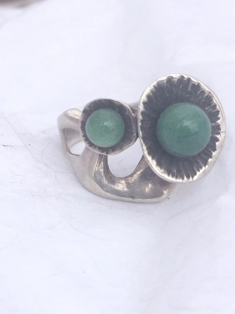 VINTAGE STERLING SILVER JADE STEAMPUNK MODERN ABSTRACT RING SIZE 6 8.7G HANDMADE: VINTAGE STERLING SILVER JADE STEAMPUNK MODERN ABSTRACT RING SIZE 6 8.7G HANDMADE Vintage Sterling Silver Jade Steampunk Modern Abstract Ring Size 6 Weight 8.7g Length 3/4" Width 5/8" Height 5/8" Free 