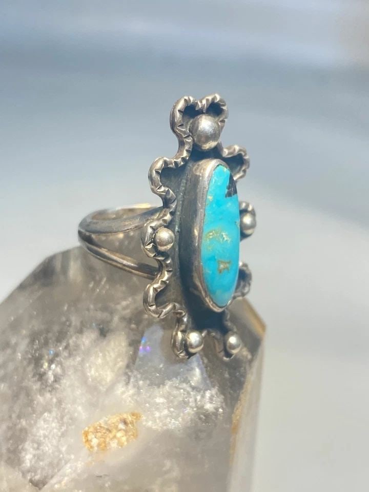 TURQUOISE RING LONG NAVAJO PINKY SOUTHWEST STERLING SILVER WOMEN GIRL: TURQUOISE RING LONG NAVAJO PINKY SOUTHWEST STERLING SILVER WOMEN GIRL Turquoise ring long pinky southwest sterling silver women girl Size 4.75 Between a size 4.75 and a size 5 Weight 2.7g Length. 5/8"