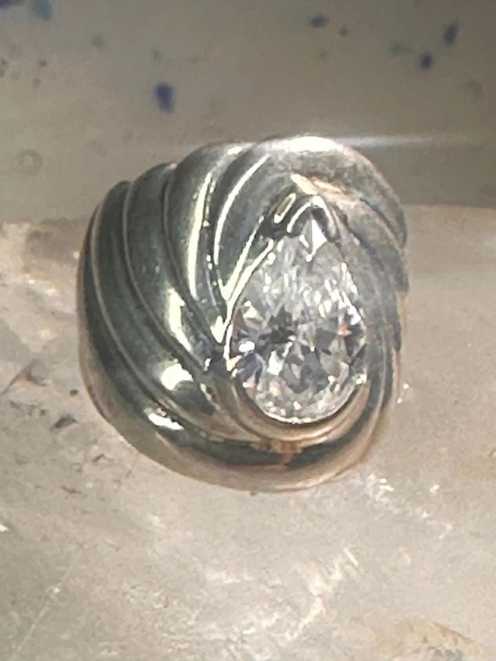 VINTAGE CZ RING CIGAR BAND COCKTAIL PINKY SIZE 4.75 STERLING SILVER WOMEN: VINTAGE CZ RING CIGAR BAND COCKTAIL PINKY SIZE 4.75 STERLING SILVER WOMEN Vintage cz ring cigar band cocktail pinky size 4.75 Sterling silver women Size 4.7 Weight 8.5g Width 7/8" Thinnest part of ban