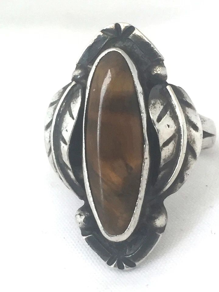 VINTAGE STERLING SILVER TIGER EYE RING MEXICO SIZE 7 LEAVE FEATHER TRIBAL 5.2G: VINTAGE STERLING SILVER TIGER EYE RING MEXICO SIZE 7 LEAVE FEATHER TRIBAL 5.2G Vintage Sterling Silver Tiger Eye Ring Mexico Size 7 Weight 5.2g Length 1 1/8" Width 5/8" Free First Class shipping and p
