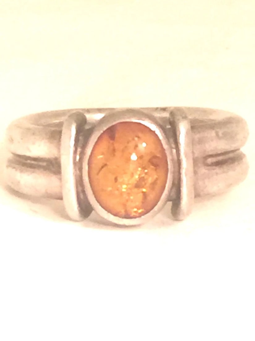 AMBER RING SOUTHWEST VINTAGE STERLING SILVER SIZE 8.75: AMBER RING SOUTHWEST VINTAGE STERLING SILVER SIZE 8.75 Amber Ring size 8.75 band Southwest Vintage Sterling Silver Size 8.75 Weight 13.4 Length. 15/32" Width 7/16"