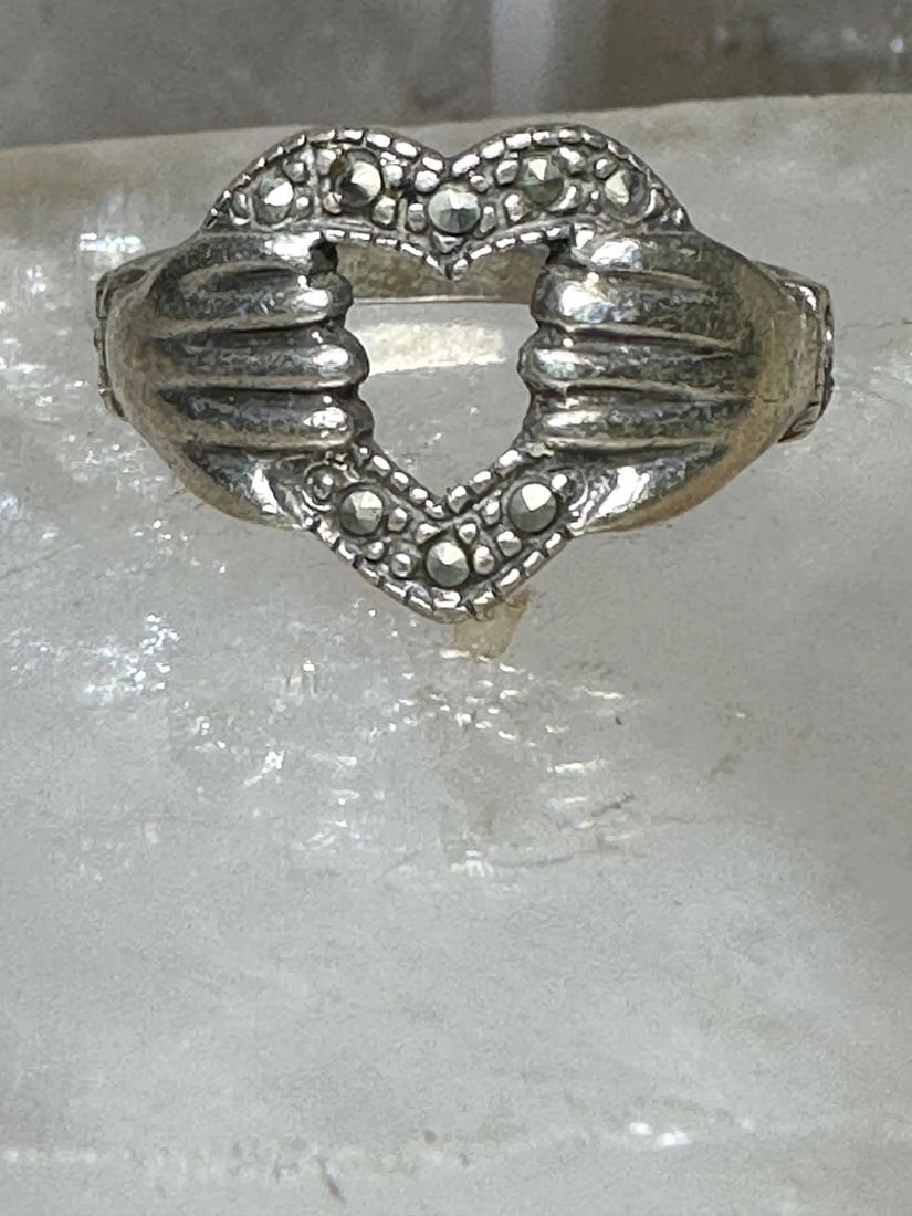 HAND HOLDING HEART RING MARCASITE SIZE 6.50 LEAVES BAND STERLING SILVER WOMEN: HAND HOLDING HEART RING MARCASITE SIZE 6.50 LEAVES BAND STERLING SILVER WOMEN Hand holding heart ring marcasite size 6.50 leaves band sterling silver women Size 6.50 Between a size 6.50 and a size 6.7