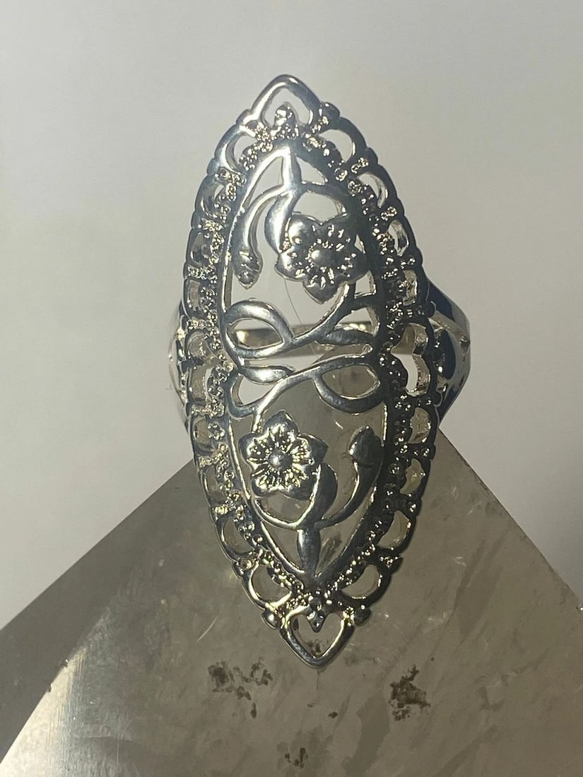 LONG FLORAL RING STERLING SILVER FILIGREE WOMEN GIRLS: LONG FLORAL RING STERLING SILVER FILIGREE WOMEN GIRLS Long Floral ring sterling silver filigree women girls Size 9 Weight 4.5g Length 1 5/8" Width 5/8" Thinest part of band 1/8"