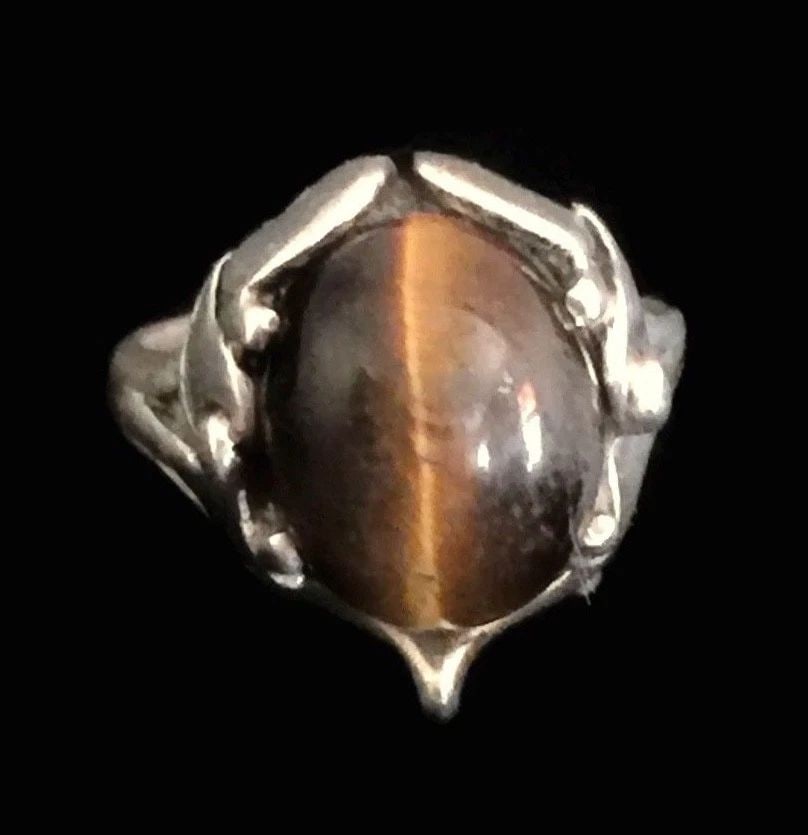 VINTAGE STERLING SILVER HANDMADE TIGER EYE RING SIZE 5.25 6.1G PINKY GIRL WOMAN: VINTAGE STERLING SILVER HANDMADE TIGER EYE RING SIZE 5.25 6.1G PINKY GIRL WOMAN Vintage Sterling Silver Tiger Eye Ring Wonderful Pinky Ring Or.... Size 5.25 Weight 6.1g Wides