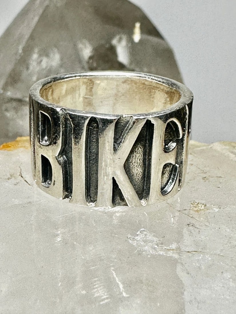BIKER RING BIKER WORD BAND SIZE 14.75 STERLING SILVER MEN: BIKER RING BIKER WORD BAND SIZE 14.75 STERLING SILVER MEN Biker ring Biker word band size 14.75 sterling silver men Size 14.75 Weight 18.1g