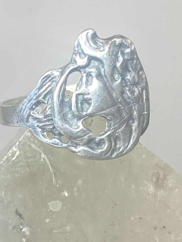 LADY FACE RING ART DECO SIZE 6.50 BAND STERLING SILVER: LADY FACE RING ART DECO SIZE 6.50 BAND STERLING SILVER Lady Face ring Art Deco size 6.50 band sterling silver I leave the rings unpolished until I sell .. If the buyer wants the ring polished I will t