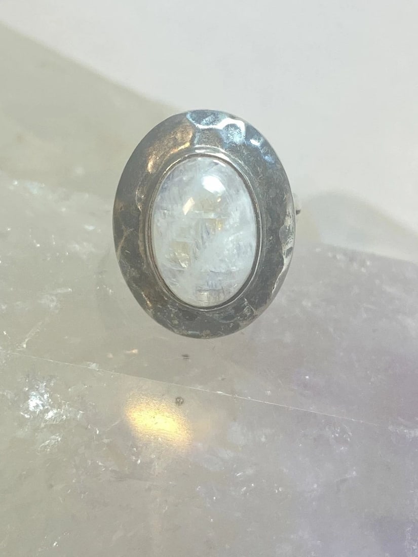 MOONSTONE RING SIZE 5.75 OVAL BAND STERLING SILVER WOMEN GIRLS: MOONSTONE RING SIZE 5.75 OVAL BAND STERLING SILVER WOMEN GIRLS Moonstone ring oval band sterling silver women girls by DDD Size 5.75 Weight 7.5g Length. 7/8" Width. 5/8" Thinnest 1/8"