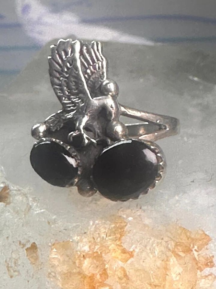 VINTAGE EAGLE SOUTHWEST ONYX RING ANIMAL BAND SIZE 5.5 STERLING SILVER WOMEN: VINTAGE EAGLE SOUTHWEST ONYX RING ANIMAL BAND SIZE 5.5 STERLING SILVER WOMEN Vintage eagle southwest onyx ring animal band size 5.5 sterling silver women Size 5.5 Weight 5.1g Length 7/8" Width 3/4" Th