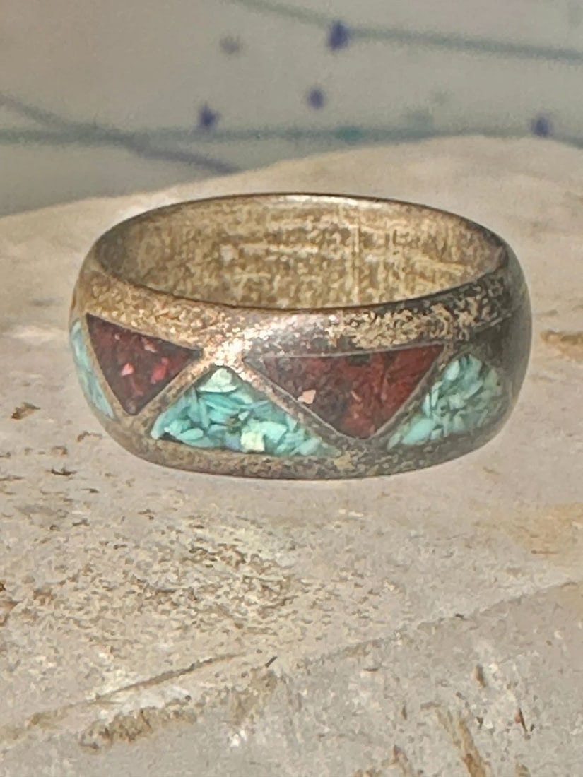 VINTAGE ZUNI WEDDING BAND TURQUOISE CORAL CHIPS SIZE 6 BAND STERLING SILVER WOME: VINTAGE ZUNI WEDDING BAND TURQUOISE CORAL CHIPS SIZE 6 BAND STERLING SILVER WOME Vintage Zuni wedding band turquoise coral chips size 6 band sterling silver women men Size 6 Weight. 4.1g Width 5/16"