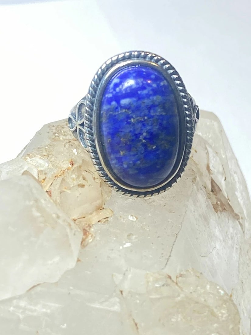 BLUE LAPIS LAZULI RING SIZE 5.50 SOUTHWEST PINKY STERLING SILVER WOMEN GIRLS: BLUE LAPIS LAZULI RING SIZE 5.50 SOUTHWEST PINKY STERLING SILVER WOMEN GIRLS Blue Lapis Lazuli ring southwest pinky sterling silver women girls Size 5.50 Weight 6.2g Length. 7/8" Width. 5/8" Thinnest 