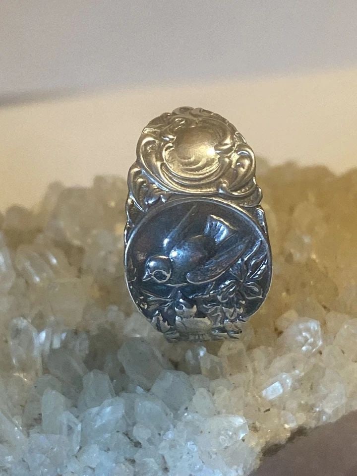 BIRD SPOON RING BIRDS DOVE PEACE BAND STERLING SILVER WOMEN GIRL B: BIRD SPOON RING BIRDS DOVE PEACE BAND STERLING SILVER WOMEN GIRL B Bird spoon ring birds dove peace band sterling silver women girl b Size 7 adjustable Weight 4g Length 5/8" Thinnest back of band 1/8"