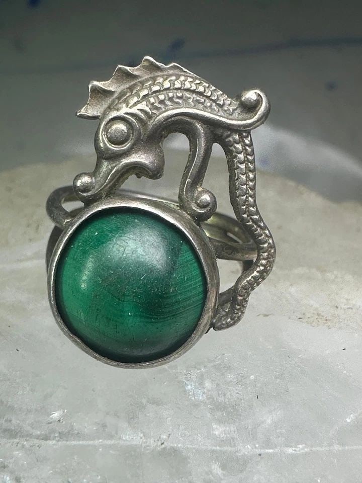 SEAHORSE RING MALACHITE SIZE 4 PINKY BAND STERLING SILVER WOMEN GIRLS: SEAHORSE RING MALACHITE SIZE 4 PINKY BAND STERLING SILVER WOMEN GIRLS Seahorse ring Malachite size 4 pinky band sterling silver women girls Size 4 Weight 5g length. 7/8" Width 1/2" Thinnest part of ba