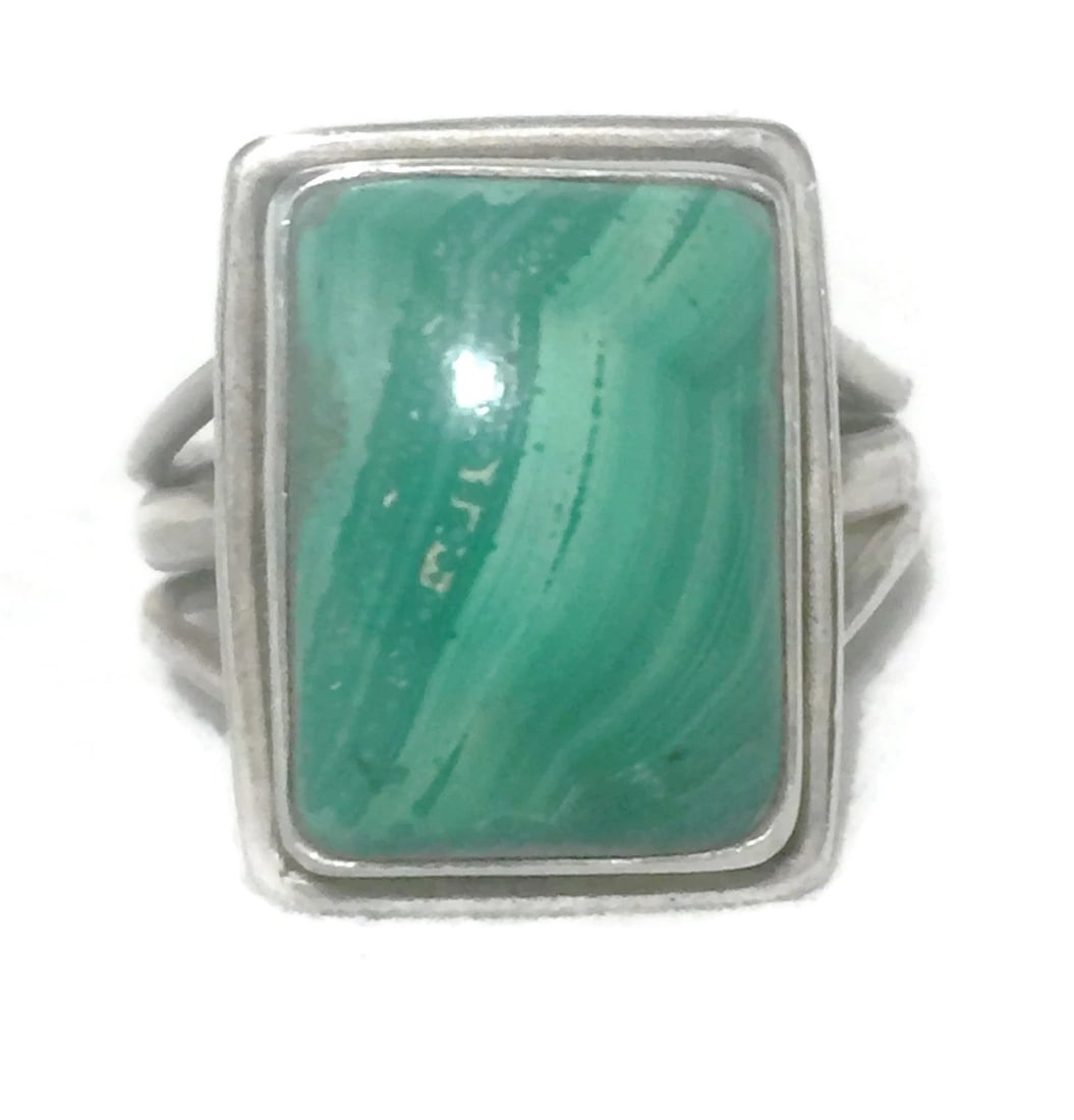 VINTAGE MALACHITE SOUTHWEST STERLING SILVER WOMEN BOHO GIRLS RING SIZE 8.50: VINTAGE MALACHITE SOUTHWEST STERLING SILVER WOMEN BOHO GIRLS RING SIZE 8.50 Vintage Malachite Sterling Silver Ring Southwest Tribal Ring Size 8.50 Weight 7.5g Widest Part of Band 3/4" Thinnest Part