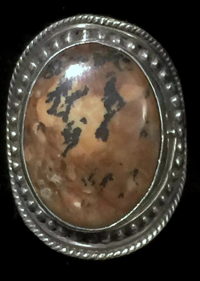 VINTAGE JASPER CIGAR BAND STERLING SILVER BOHO RING SIZE 8.75 WOMEN: VINTAGE JASPER CIGAR BAND STERLING SILVER BOHO RING SIZE 8.75 WOMEN Vintage Jasper Sterling Silver 925 Ring AS IS At the Top or Bottom edge of the ring is slightly asymmetrical - Curves Out on one Edg